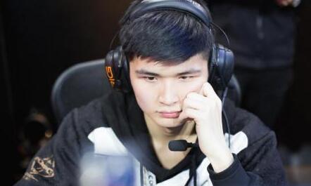 足球比赛中 足球比赛中