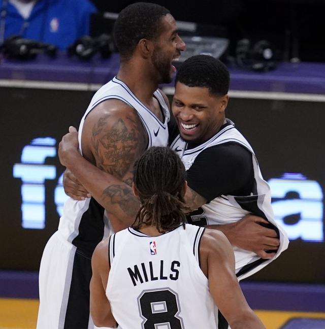 挥成功扳平 挥成功扳平